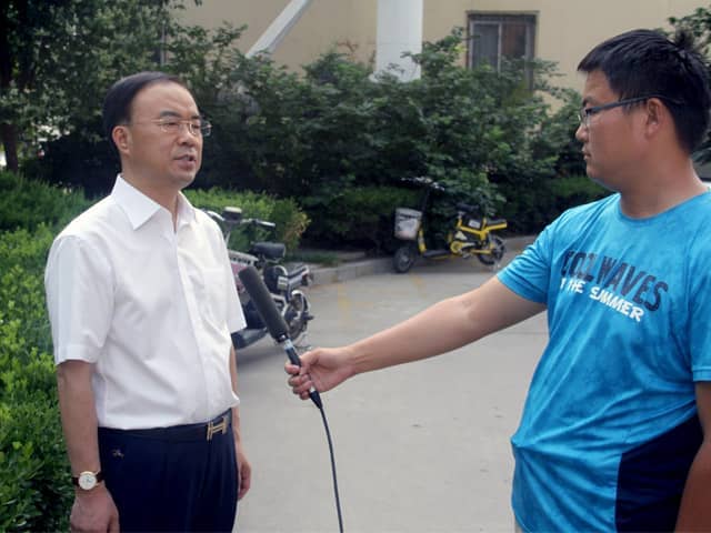 山東天意機(jī)械董事長(zhǎng)劉洪彬作為基層共產(chǎn)黨員，今天接受了當(dāng)?shù)赜浾叩牟稍L
